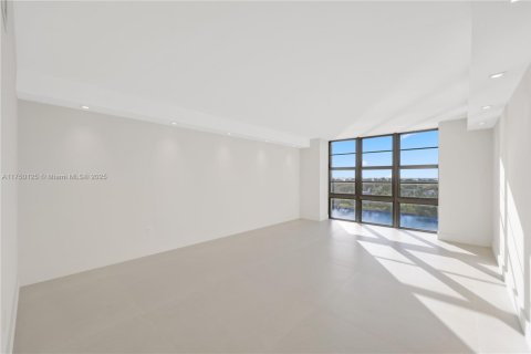 Copropriété à vendre à Miami Beach, Floride: 3 chambres, 262.63 m2 № 1875376 - photo 21