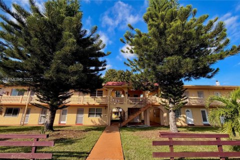 Copropriété à vendre à Miami Gardens, Floride: 1 chambre, 77.67 m2 № 1992521 - photo 1