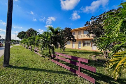 Copropriété à vendre à Miami Gardens, Floride: 1 chambre, 77.67 m2 № 1992521 - photo 26