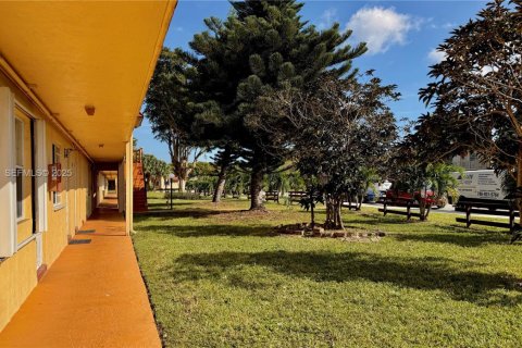 Copropriété à vendre à Miami Gardens, Floride: 1 chambre, 77.67 m2 № 1992521 - photo 4