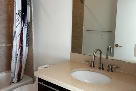 Condominio en venta en North Bay Village, Florida, 1 dormitorio, 76.92 m2 № 1982289 - foto 18