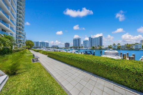 Condominio en venta en North Bay Village, Florida, 1 dormitorio, 76.92 m2 № 1982289 - foto 29