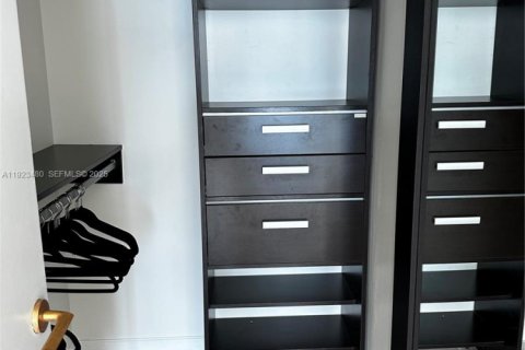 Condominio en venta en North Bay Village, Florida, 1 dormitorio, 76.92 m2 № 1982289 - foto 20