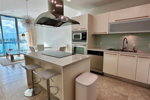 Condominio en venta en North Bay Village, Florida, 1 dormitorio, 76.92 m2 № 1982289 - foto 2