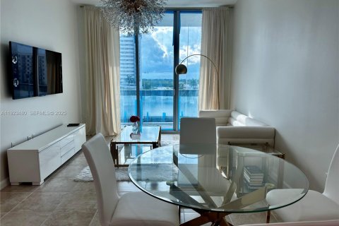 Condominio en venta en North Bay Village, Florida, 1 dormitorio, 76.92 m2 № 1982289 - foto 6