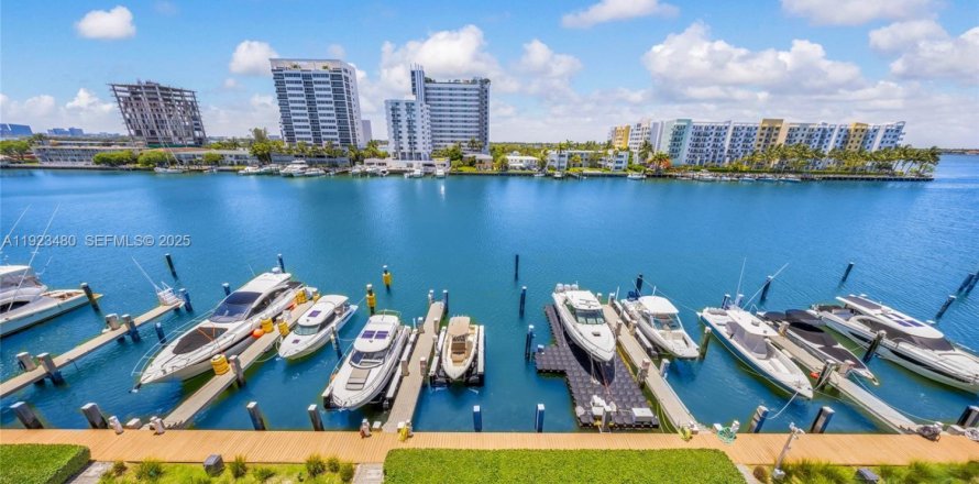 Condominio en North Bay Village, Florida, 1 dormitorio  № 1982289