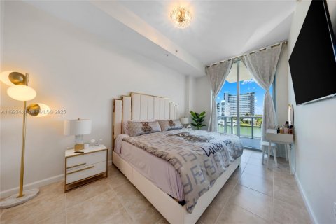 Condominio en venta en North Bay Village, Florida, 1 dormitorio, 76.92 m2 № 1982289 - foto 15