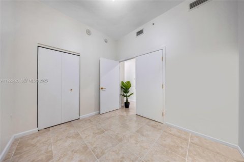 Condominio en venta en North Bay Village, Florida, 1 dormitorio, 76.92 m2 № 1982289 - foto 10