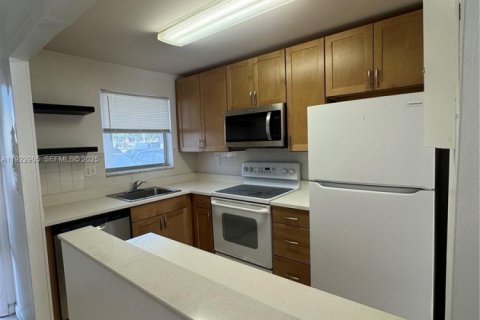 Copropriété à vendre à Sunrise, Floride: 2 chambres, 78.97 m2 № 1976730 - photo 2