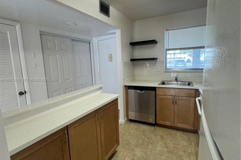 Copropriété à vendre à Sunrise, Floride: 2 chambres, 78.97 m2 № 1976730 - photo 3