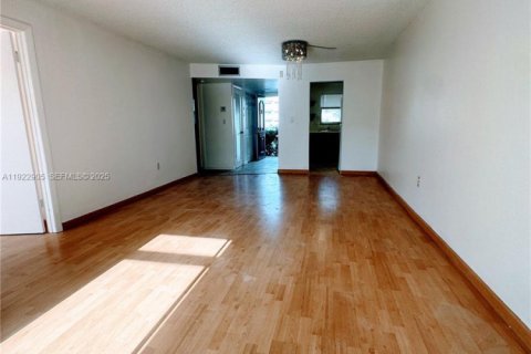 Copropriété à vendre à Sunrise, Floride: 2 chambres, 78.97 m2 № 1976730 - photo 6