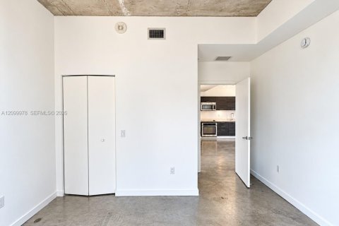 Condominio en alquiler en Miami, Florida, 1 dormitorio, 68.38 m2 № 2402163 - foto 5