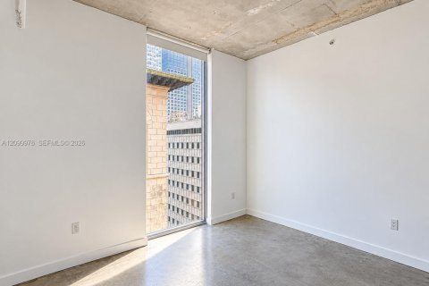Condominio en alquiler en Miami, Florida, 1 dormitorio, 68.38 m2 № 2402163 - foto 2