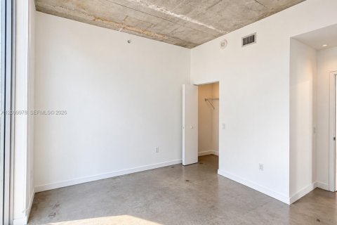 Condominio en alquiler en Miami, Florida, 1 dormitorio, 68.38 m2 № 2402163 - foto 4