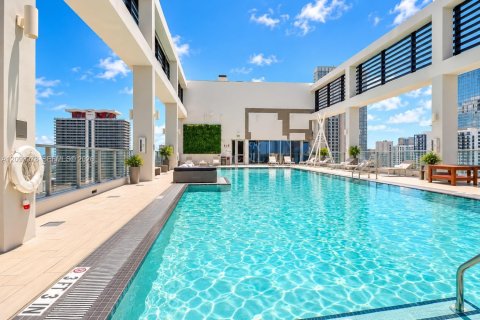 Condominio en alquiler en Miami, Florida, 1 dormitorio, 68.38 m2 № 2402163 - foto 17