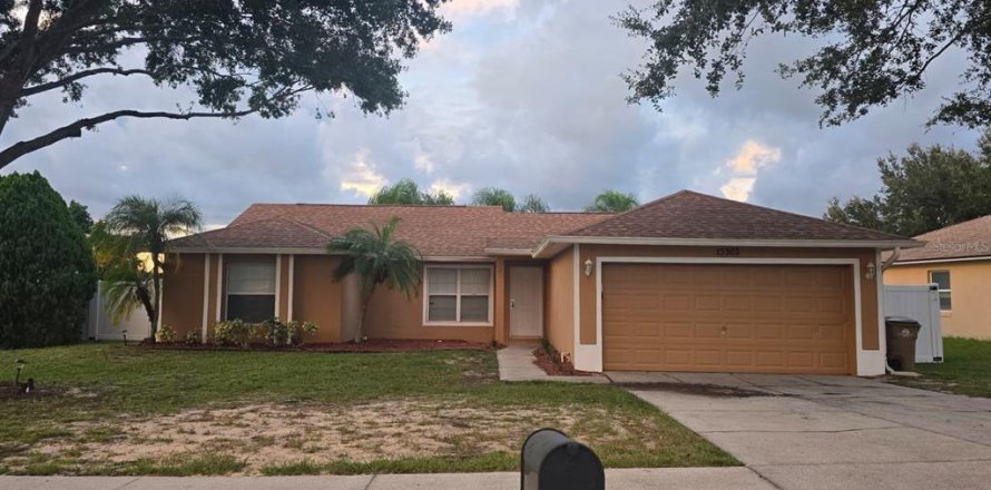 Villa ou maison à Clermont, Floride 3 chambres, 154.03 m2 № 2200764