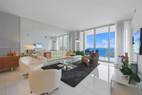 Condo à Miami, Floride, 3 chambres  № 2051586