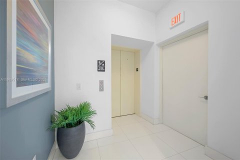 Copropriété à louer à Miami, Floride: 3 chambres, 158.68 m2 № 2051586 - photo 24
