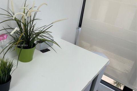 Propiedad comercial en alquiler en Hollywood, Florida № 1182873 - foto 1