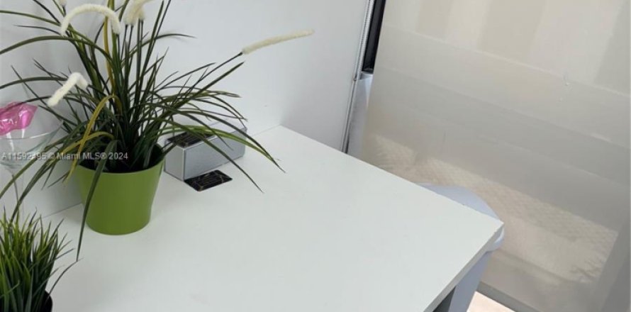 Propiedad comercial en Hollywood, Florida № 1182873