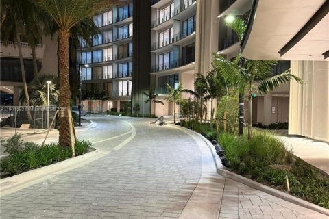 Condo in Miami, Florida, 3 bedrooms № 1955279 - photo 13