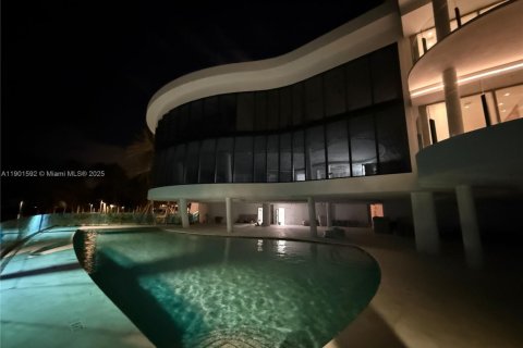 Condo in Miami, Florida, 3 bedrooms № 1955279 - photo 11