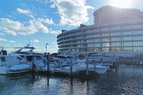 Condo in Miami, Florida, 3 bedrooms  № 1955279 - photo 18