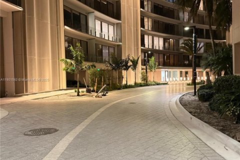 Condo in Miami, Florida, 3 bedrooms № 1955279 - photo 12