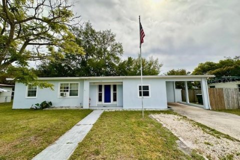 House in Deltona, Florida 2 bedrooms, 118.64 sq.m. № 1591877 - photo 1