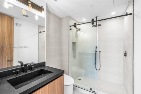 Propiedad comercial en venta en Miami, Florida № 1688875 - foto 17
