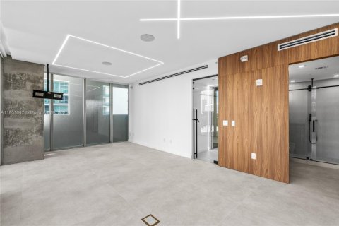 Propiedad comercial en venta en Miami, Florida № 1688875 - foto 4