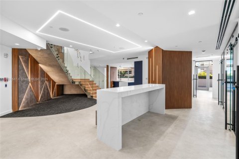 Propiedad comercial en venta en Miami, Florida № 1688875 - foto 1