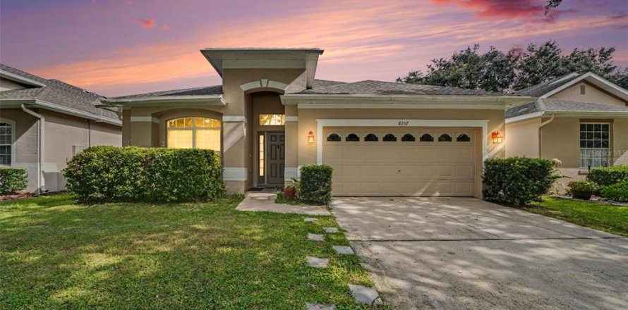 House in Orlando, Florida 3 bedrooms, 185.06 sq.m. № 2345646