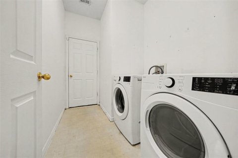 House in Orlando, Florida 3 bedrooms, 185.06 sq.m. № 2345646 - photo 28
