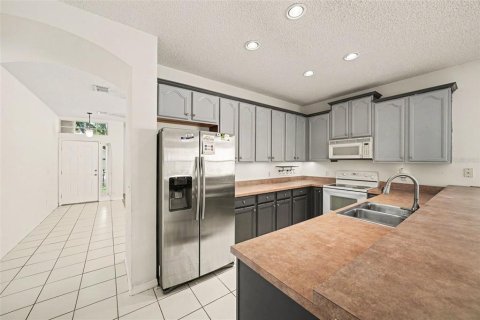House in Orlando, Florida 3 bedrooms, 185.06 sq.m. № 2345646 - photo 17