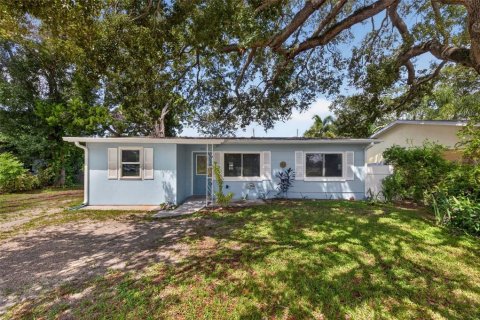 House in Pinellas Park, Florida 3 bedrooms, 145.11 sq.m. № 2320931