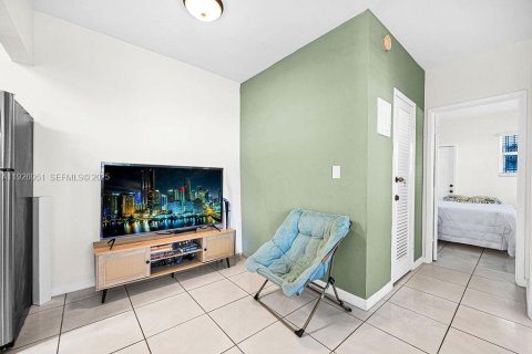 Condo in Miami Beach, Florida, 1 bedroom  № 1985933 - photo 9