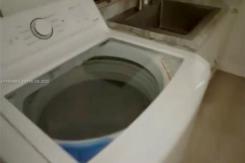 Condo in Miami Beach, Florida, 1 bedroom  № 1985933 - photo 11