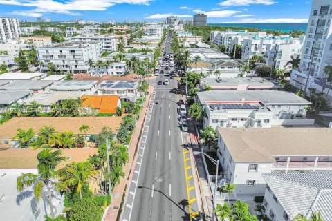 Condo in Miami Beach, Florida, 1 bedroom  № 1985933 - photo 17