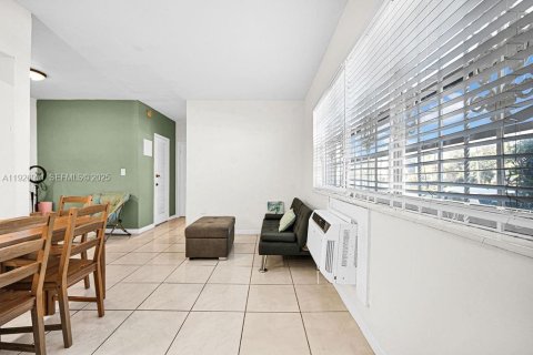 Condo in Miami Beach, Florida, 1 bedroom  № 1985933 - photo 5