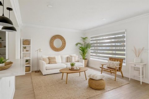 House in Madeira Beach, Florida 3 bedrooms, 154.59 sq.m. № 2239411 - photo 8