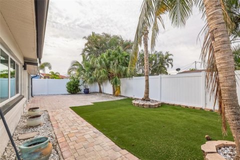 House in Madeira Beach, Florida 3 bedrooms, 154.59 sq.m. № 2239411 - photo 16