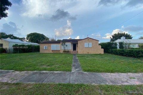 Terreno en venta en Miami Shores, Florida № 1983562 - foto 1