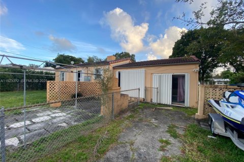 Terreno en venta en Miami Shores, Florida № 1983562 - foto 3