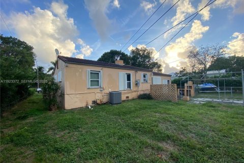 Terreno en venta en Miami Shores, Florida № 1983562 - foto 2