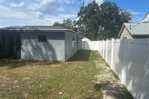 House in Deltona, Florida 5 bedrooms, 182.65 sq.m. № 2394301 - photo 3