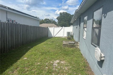 House in Deltona, Florida 5 bedrooms, 182.65 sq.m. № 2394301 - photo 4