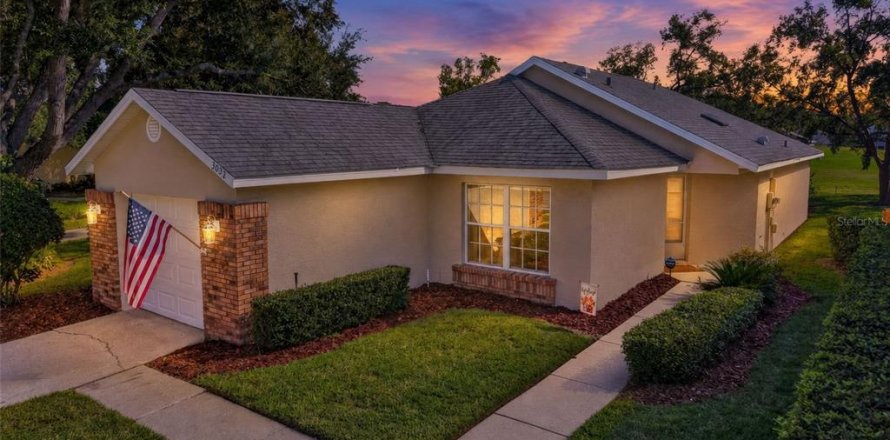 Villa ou maison à Mount Dora, Floride 2 chambres, 140.93 m2 № 2418578