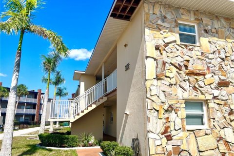 Condo in Port Charlotte, Florida, 2 bedrooms  № 502288 - photo 28
