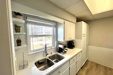 Condo in Port Charlotte, Florida, 2 bedrooms  № 502288 - photo 6